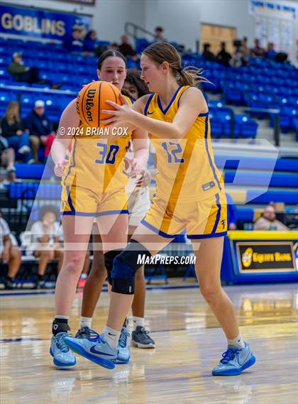 Thumbnail 1 in Sheridan vs Earle (Lendel Thomas Classic) photogallery.