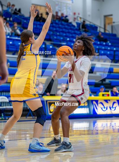 Thumbnail 3 in Sheridan vs Earle (Lendel Thomas Classic) photogallery.