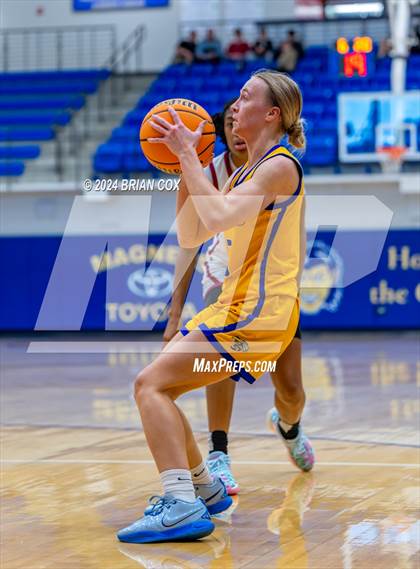 Thumbnail 2 in Sheridan vs Earle (Lendel Thomas Classic) photogallery.