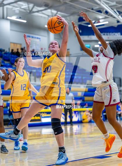 Thumbnail 3 in Sheridan vs Earle (Lendel Thomas Classic) photogallery.