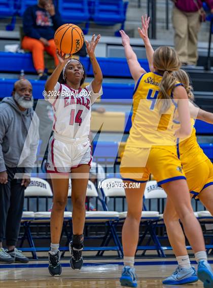 Thumbnail 2 in Sheridan vs Earle (Lendel Thomas Classic) photogallery.