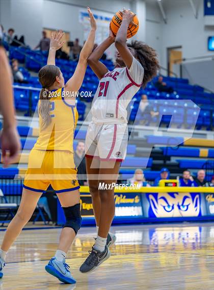 Thumbnail 1 in Sheridan vs Earle (Lendel Thomas Classic) photogallery.