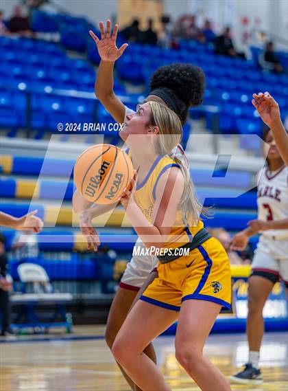 Thumbnail 2 in Sheridan vs Earle (Lendel Thomas Classic) photogallery.