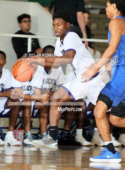 Thumbnail 2 in Humble vs. North Crowley (McDonald's Texas Invitational) photogallery.