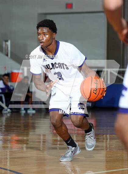 Thumbnail 3 in Humble vs. North Crowley (McDonald's Texas Invitational) photogallery.