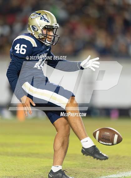 Thumbnail 3 in St. John Bosco vs. Mater Dei (CIF SS Division 1 Final) photogallery.