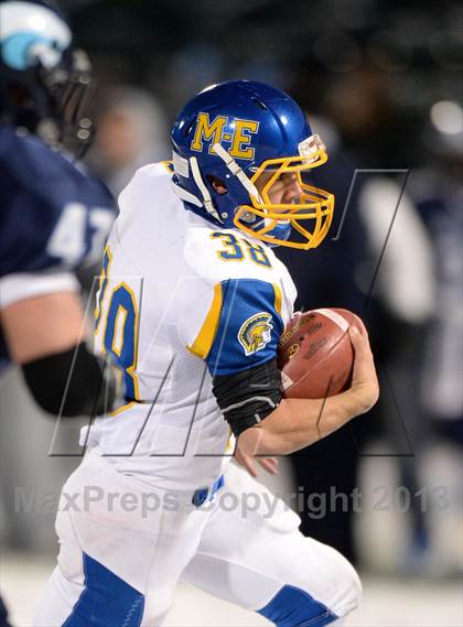 Thumbnail 2 in Depew vs. Maine-Endwell (NYSPHSAA Class B Semifinal) photogallery.