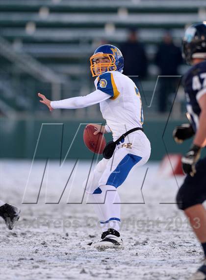 Thumbnail 1 in Depew vs. Maine-Endwell (NYSPHSAA Class B Semifinal) photogallery.