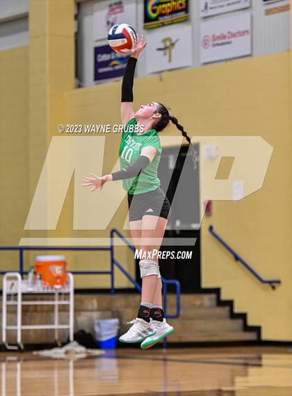 Thumbnail 2 in Tatum vs. Sabine (UIL 3A Region Bi-District) photogallery.