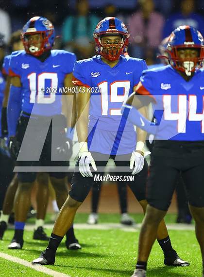 Thumbnail 1 in Warren vs. Serra photogallery.