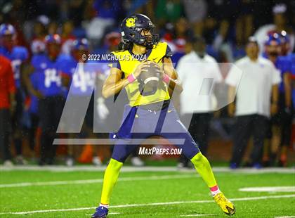 Thumbnail 3 in Warren vs. Serra photogallery.