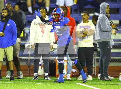 Thumbnail 1 in Warren vs. Serra photogallery.