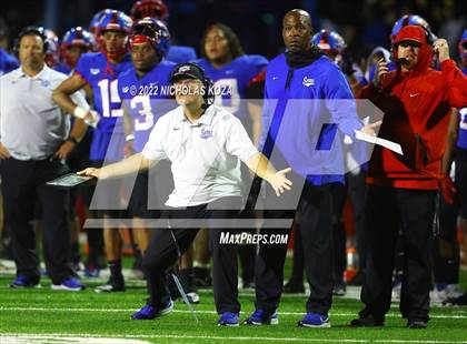 Thumbnail 1 in Warren vs. Serra photogallery.