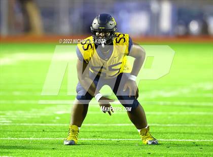 Thumbnail 1 in Warren vs. Serra photogallery.