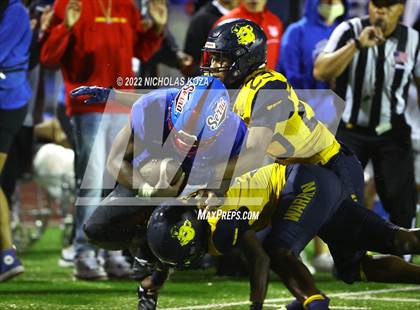 Thumbnail 2 in Warren vs. Serra photogallery.