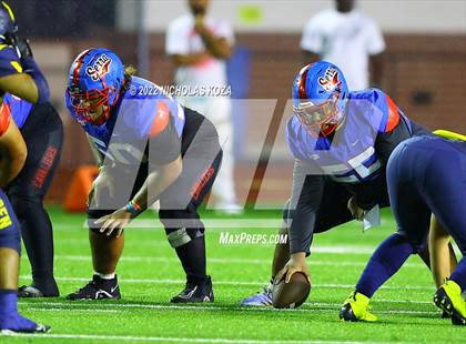 Thumbnail 3 in Warren vs. Serra photogallery.