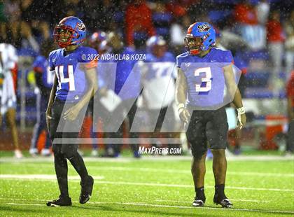 Thumbnail 2 in Warren vs. Serra photogallery.