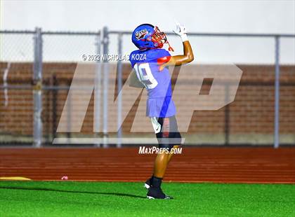 Thumbnail 3 in Warren vs. Serra photogallery.