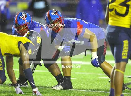 Thumbnail 3 in Warren vs. Serra photogallery.