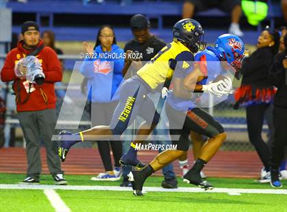 Thumbnail 1 in Warren vs. Serra photogallery.