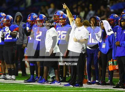 Thumbnail 1 in Warren vs. Serra photogallery.