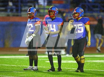 Thumbnail 3 in Warren vs. Serra photogallery.
