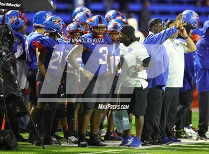 Thumbnail 1 in Warren vs. Serra photogallery.