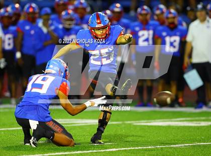 Thumbnail 2 in Warren vs. Serra photogallery.