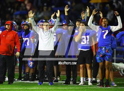 Thumbnail 1 in Warren vs. Serra photogallery.