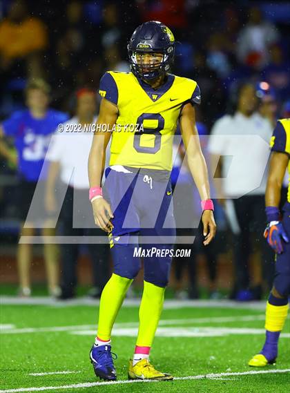 Thumbnail 2 in Warren vs. Serra photogallery.