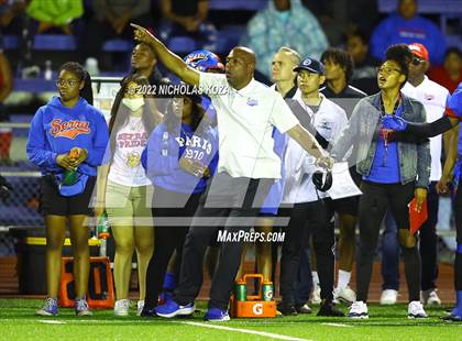 Thumbnail 2 in Warren vs. Serra photogallery.