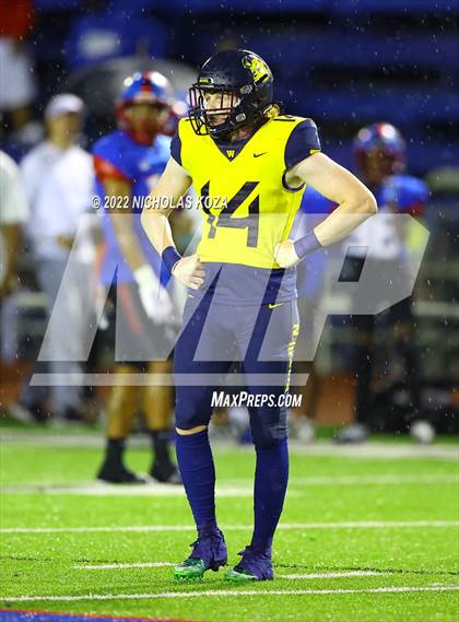Thumbnail 1 in Warren vs. Serra photogallery.