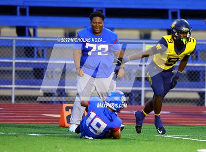 Thumbnail 3 in Warren vs. Serra photogallery.