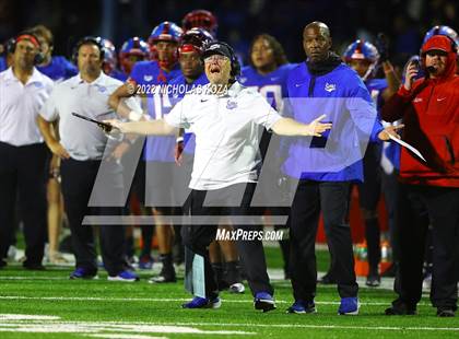 Thumbnail 3 in Warren vs. Serra photogallery.