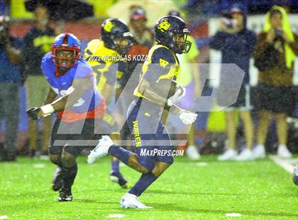 Thumbnail 2 in Warren vs. Serra photogallery.