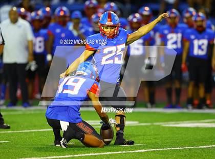 Thumbnail 1 in Warren vs. Serra photogallery.