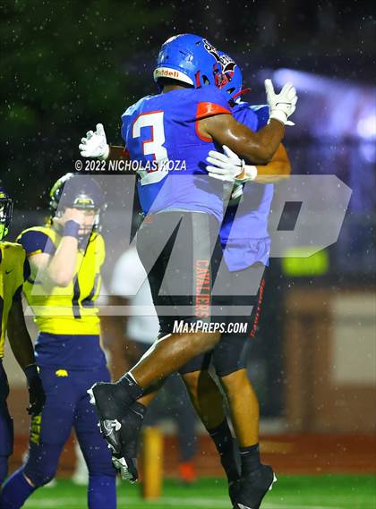 Thumbnail 2 in Warren vs. Serra photogallery.