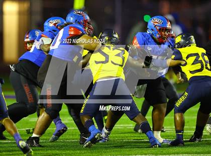 Thumbnail 3 in Warren vs. Serra photogallery.