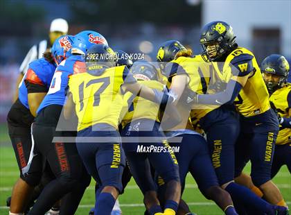 Thumbnail 1 in Warren vs. Serra photogallery.
