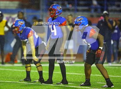 Thumbnail 2 in Warren vs. Serra photogallery.
