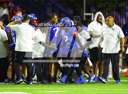 Thumbnail 2 in Warren vs. Serra photogallery.