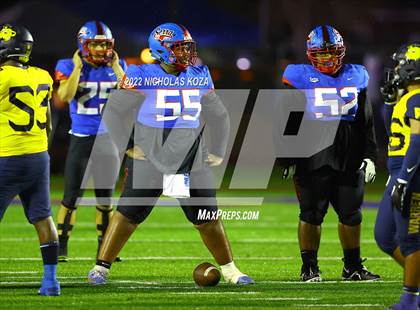 Thumbnail 2 in Warren vs. Serra photogallery.