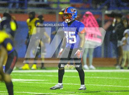 Thumbnail 2 in Warren vs. Serra photogallery.