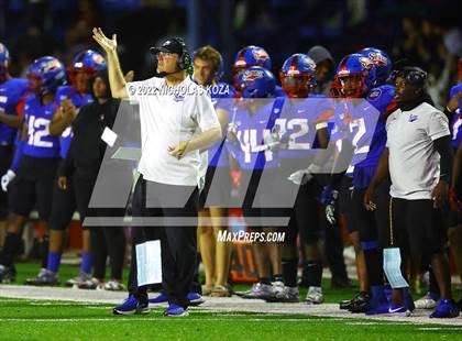 Thumbnail 2 in Warren vs. Serra photogallery.