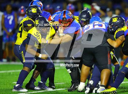 Thumbnail 2 in Warren vs. Serra photogallery.