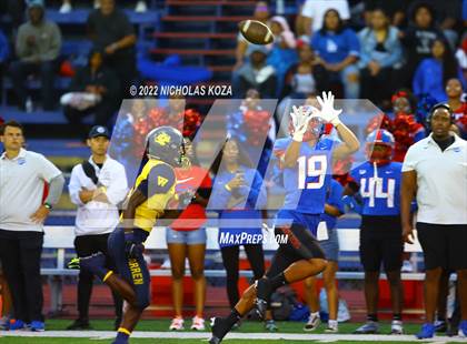 Thumbnail 3 in Warren vs. Serra photogallery.