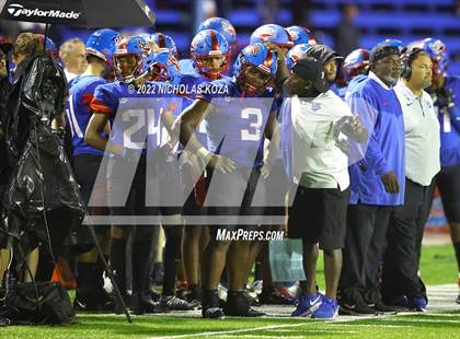 Thumbnail 3 in Warren vs. Serra photogallery.