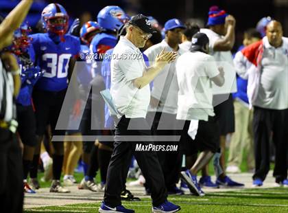 Thumbnail 3 in Warren vs. Serra photogallery.