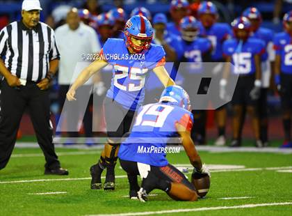 Thumbnail 2 in Warren vs. Serra photogallery.