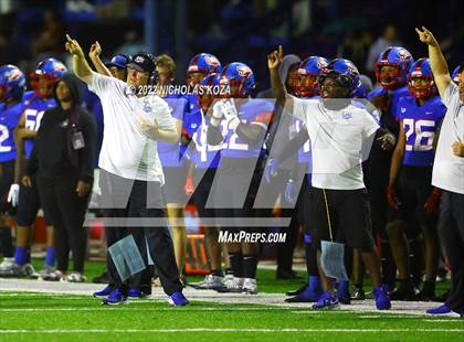 Thumbnail 3 in Warren vs. Serra photogallery.